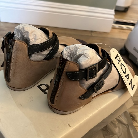 Bed Stu Tan and Black Women's Sandals - Picture 8 of 9